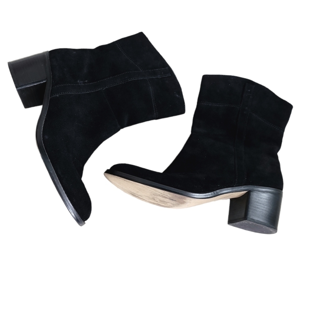 Adrienne Vittadini Fondzie Black Suede boots 9